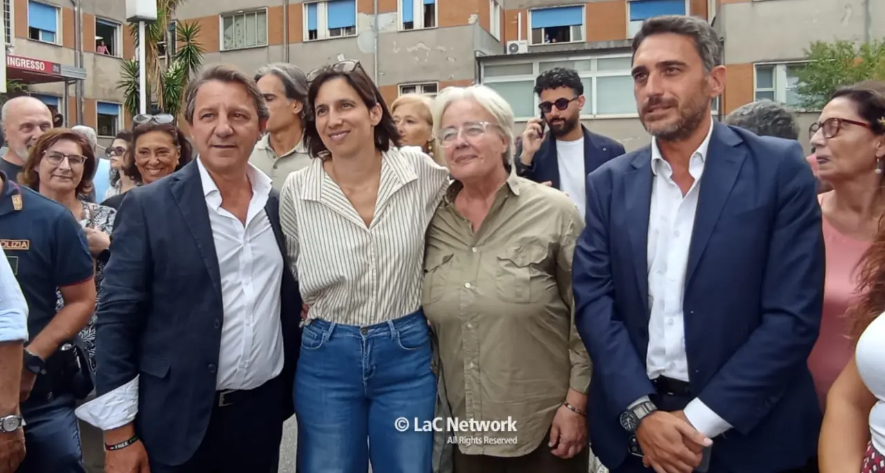 Schlein con Tridico all'ospedale di Polistena: «Noi vogliamo una sanità che curi chiunque, i calabresi non sono cittadini di serie B»\n
