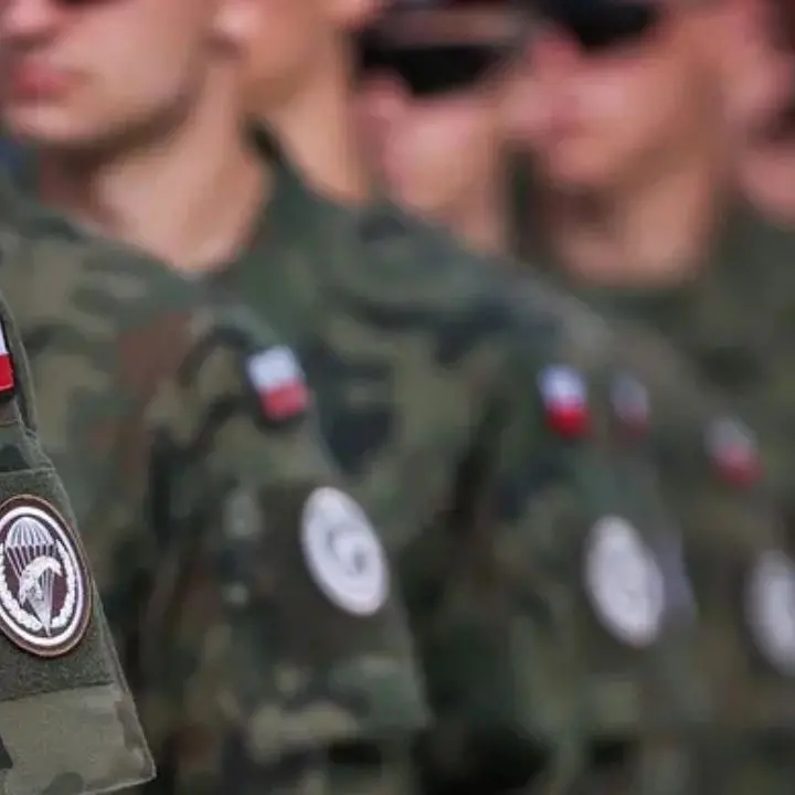 Guerra in Ucraina, Varsavia invia 40mila soldati ai confini con la Bielorussia\n