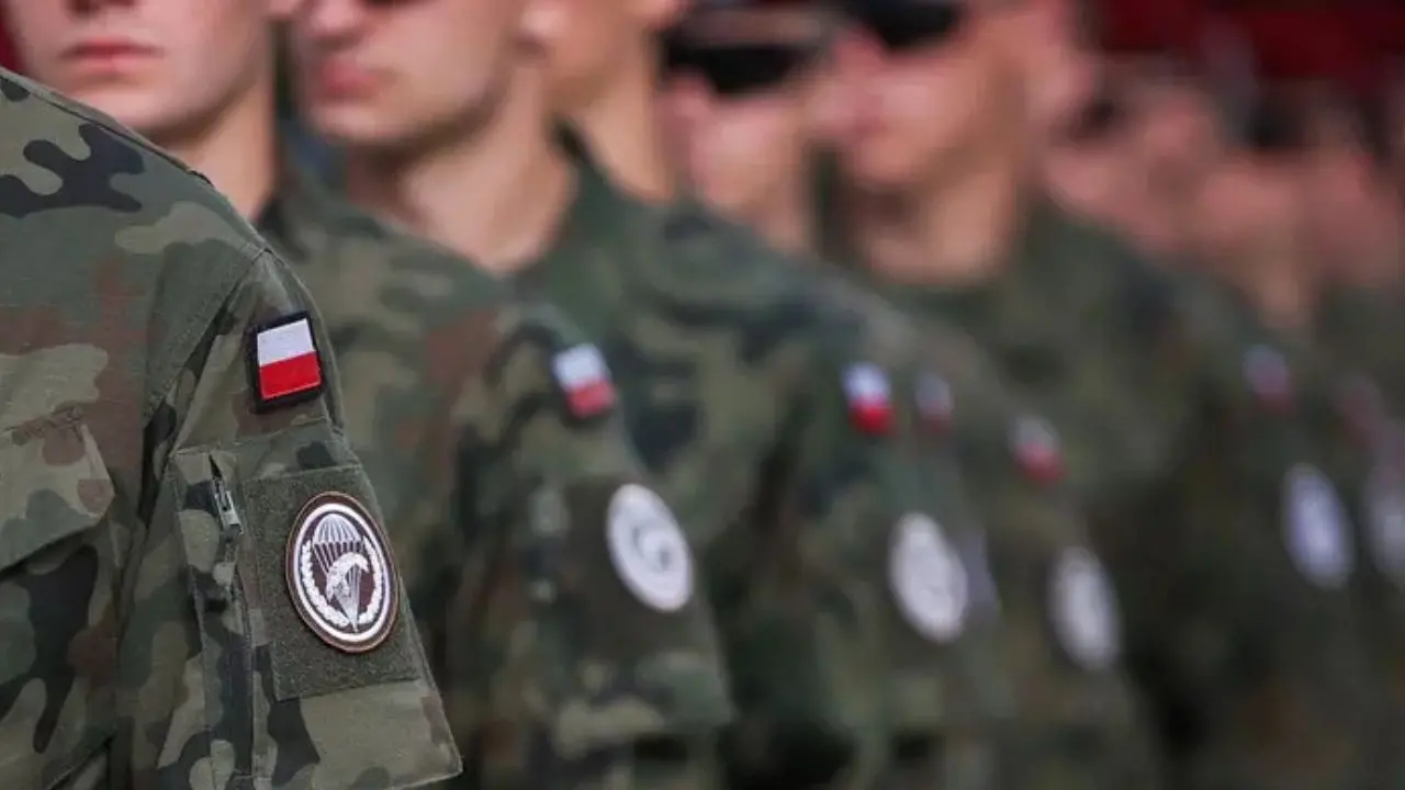 Guerra in Ucraina, Varsavia invia 40mila soldati ai confini con la Bielorussia\n