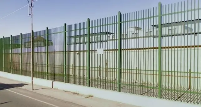 Carcere Palmi, detenuto tenta di strangolare un agente. Il sindacato: «Polizia penitenziaria sotto attacco»\n