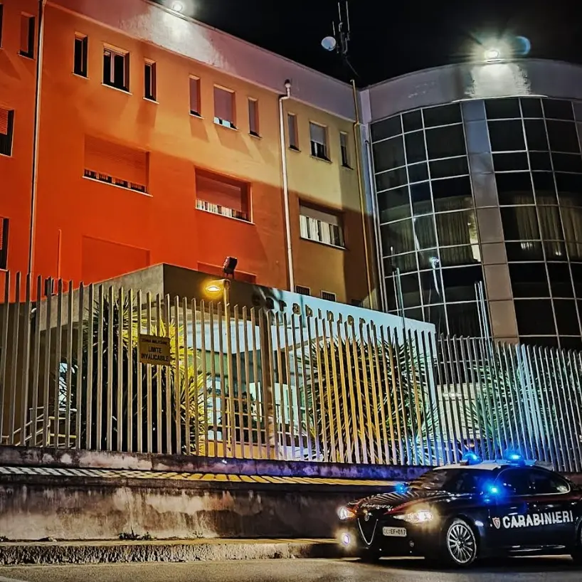Tentano di rubare rame del valore di 60mila euro ma intervengono i carabinieri: sventato furto nella centrale elettrica di Feroleto Antico\n