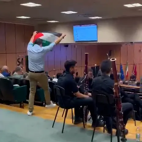 «Se bloccano la flottilla blocchiamo tutto», irruzione in protesta per la Palestina all’Unical | VIDEO