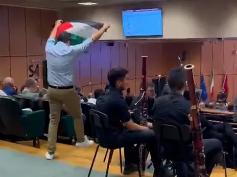 «Se bloccano la flottilla blocchiamo tutto», irruzione in protesta per la Palestina all’Unical | VIDEO