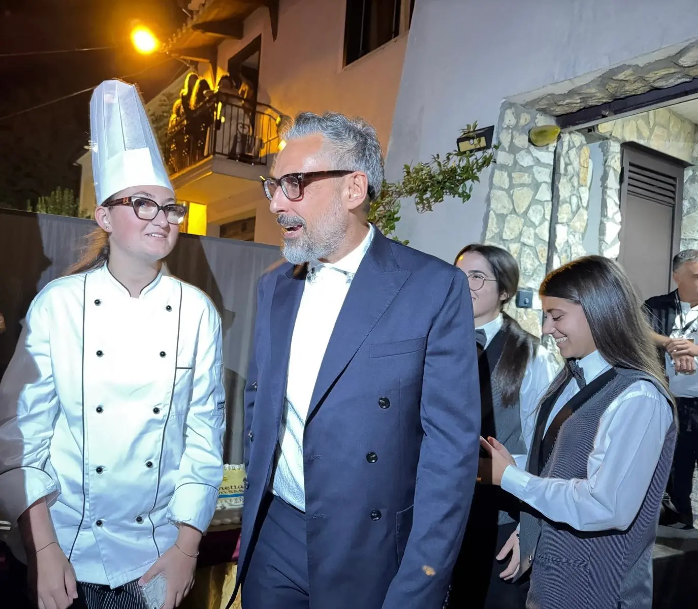 L’Alberghiero di Paola omaggia Dario Brunori con la “Torta Fiammetta”\n