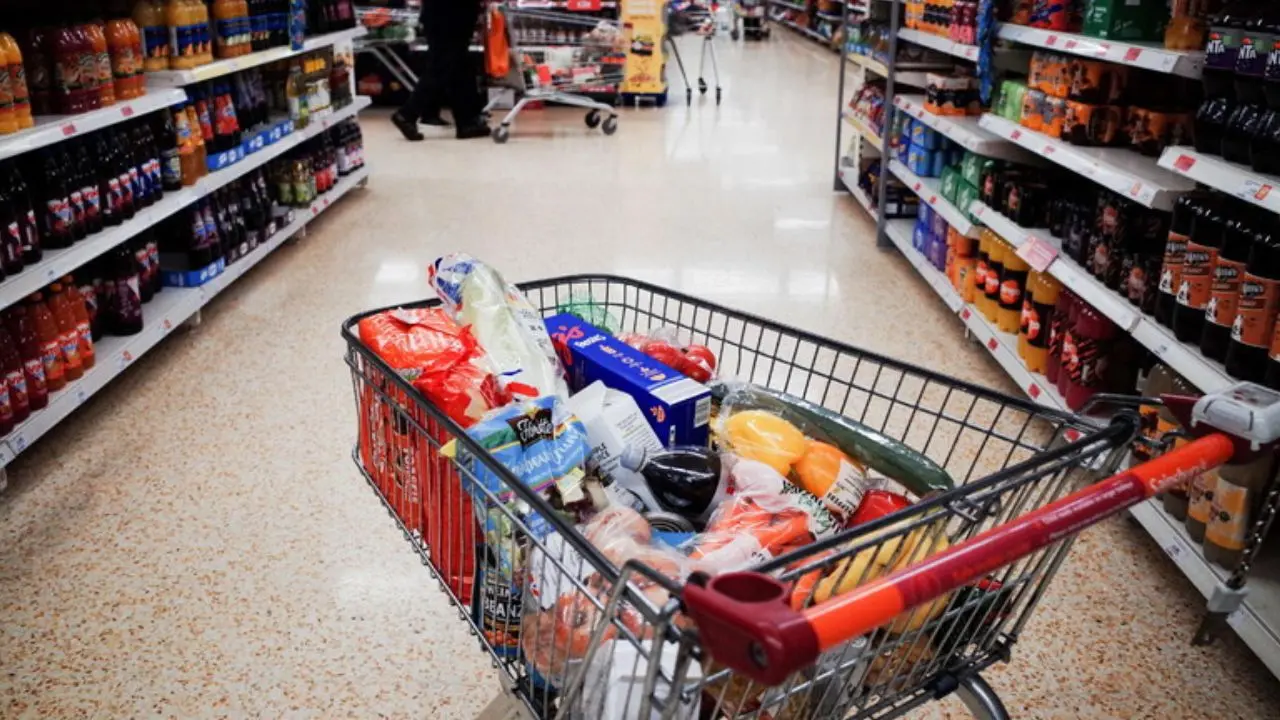 Istat, dal 2019 impennata di oltre il 30% su prezzi alimentari: +60% per burro, +50% olio, cacao e riso