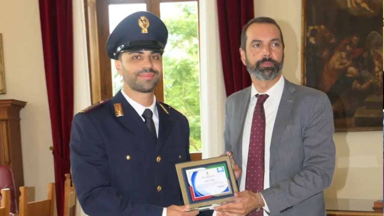 Salva un uomo in mare:\u00A0il sindaco di Messina ringrazia Fausto, il poliziotto eroe del commissariato di Gioia Tauro\u00A0\n