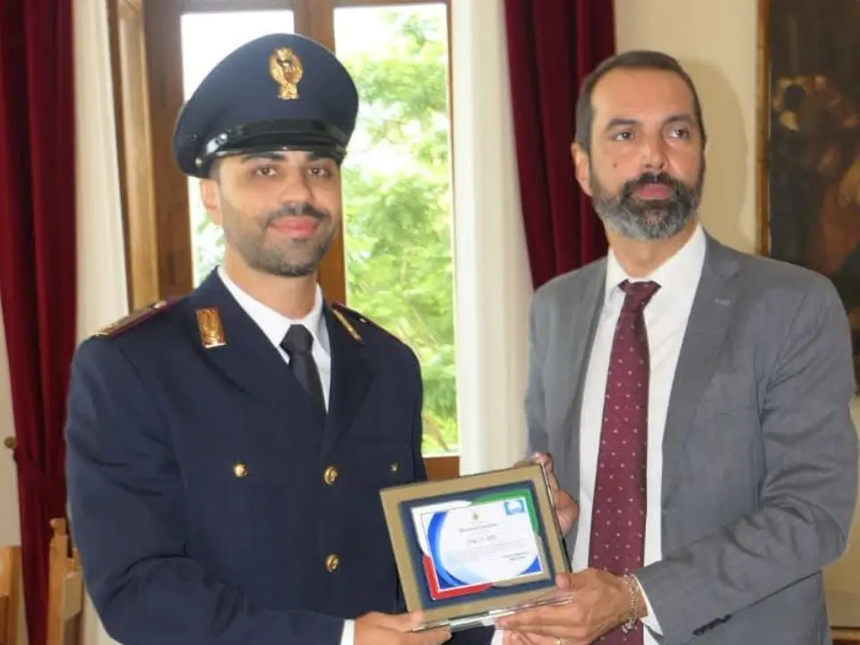 Salva un uomo in mare: il sindaco di Messina ringrazia Fausto, il poliziotto eroe del commissariato di Gioia Tauro