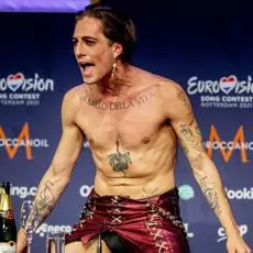 Damiano David debutta senza Måneskin: tra Varsavia, TikTok e pop da superstar la sua prima corsa da solista\n