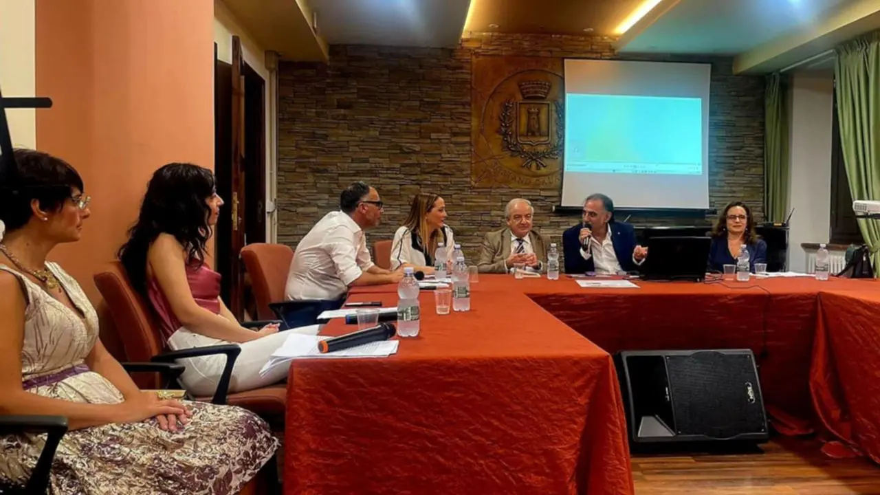 Soriano, presentato il romanzo Kumpa-We: essere albini in Africa tra superstizione, dolore e riscatto\n