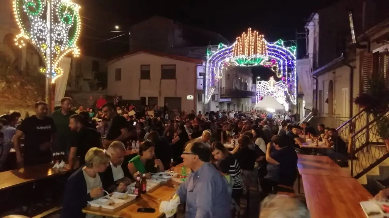 Maierato, la festa degli Scrisi compie quarant'anni: gran finale con il concerto degli Studio 3\n