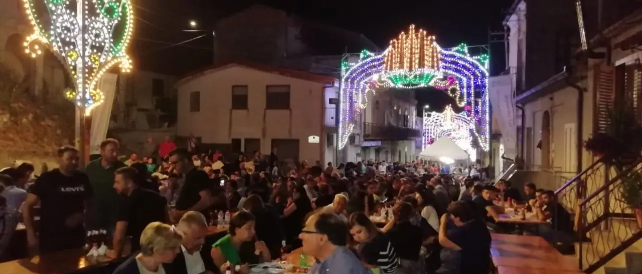 Maierato, la festa degli Scrisi compie quarant'anni: gran finale con il concerto degli Studio 3\n