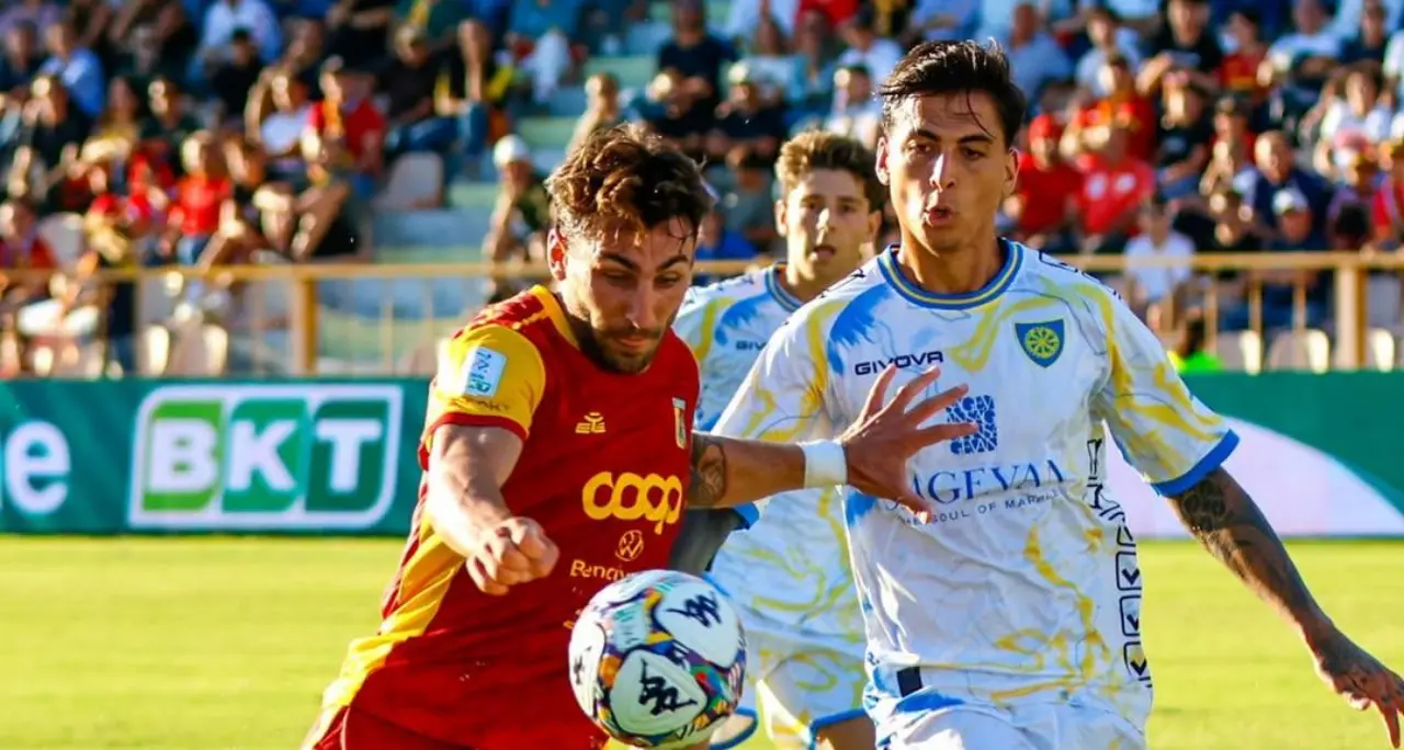 Serie B, al “Ceravolo” il Catanzaro non va oltre il pari con la Carrarese: terzo segno X consecutivo per i giallorossi\n