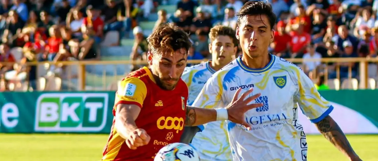 Serie B, al “Ceravolo” il Catanzaro non va oltre il pari con la Carrarese: terzo segno X consecutivo per i giallorossi\n