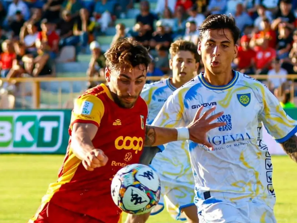 Serie B, al “Ceravolo” il Catanzaro non va oltre il pari con la Carrarese: terzo segno X consecutivo per i giallorossi