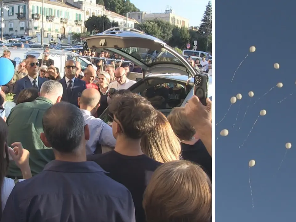 Vibo piange il piccolo Francesco: in tanti ai funerali del bimbo di 3 anni morto dopo un incidente nel Parco urbano