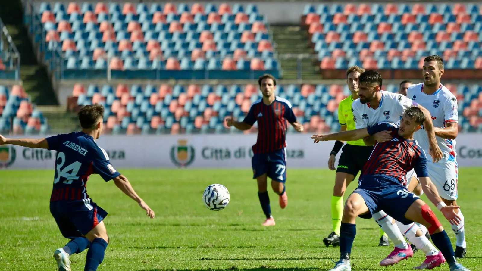 Azione di Cosenza-Catania (foto Spina - Cosenza Channel)