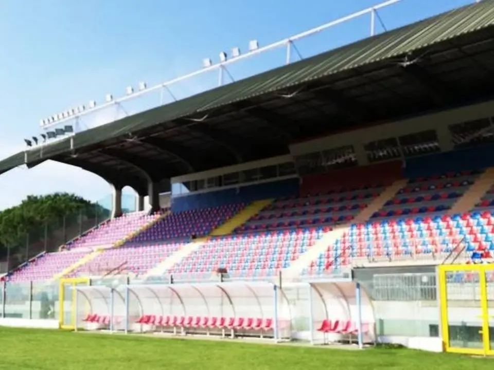 Stadio di Vibo “inagibile”, il Comune corre ai ripari dopo l’abbattimento di un chiosco abusivo