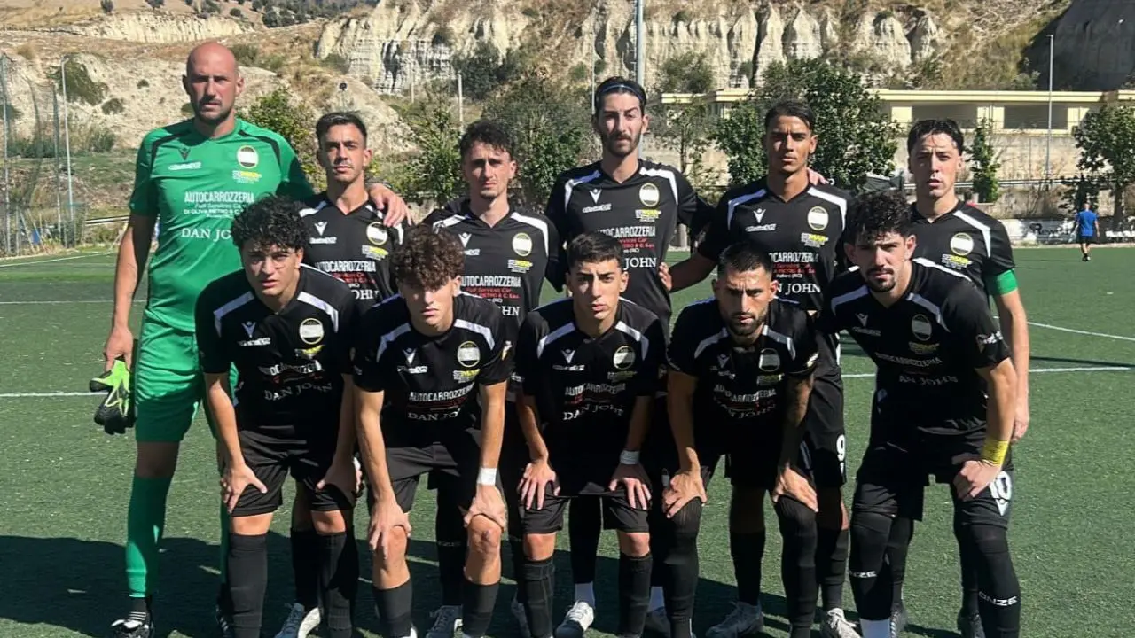 Promozione B, la Pro Pellaro resiste (con un uomo in meno) al Gioiosa Ionica. Aquilino: «Solo applausi ai miei ragazzi»\n