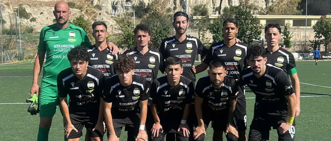 Promozione B, la Pro Pellaro resiste (con un uomo in meno) al Gioiosa Ionica. Aquilino: «Solo applausi ai miei ragazzi»\n