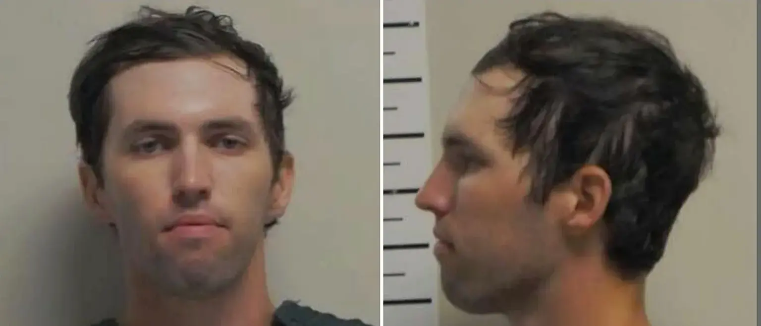 La famiglia del killer di Charlie Kirk spiazza i conservatori: «A casa siamo tutti Maga». Ma spuntano ombre tra suprematisti e subculture online\n