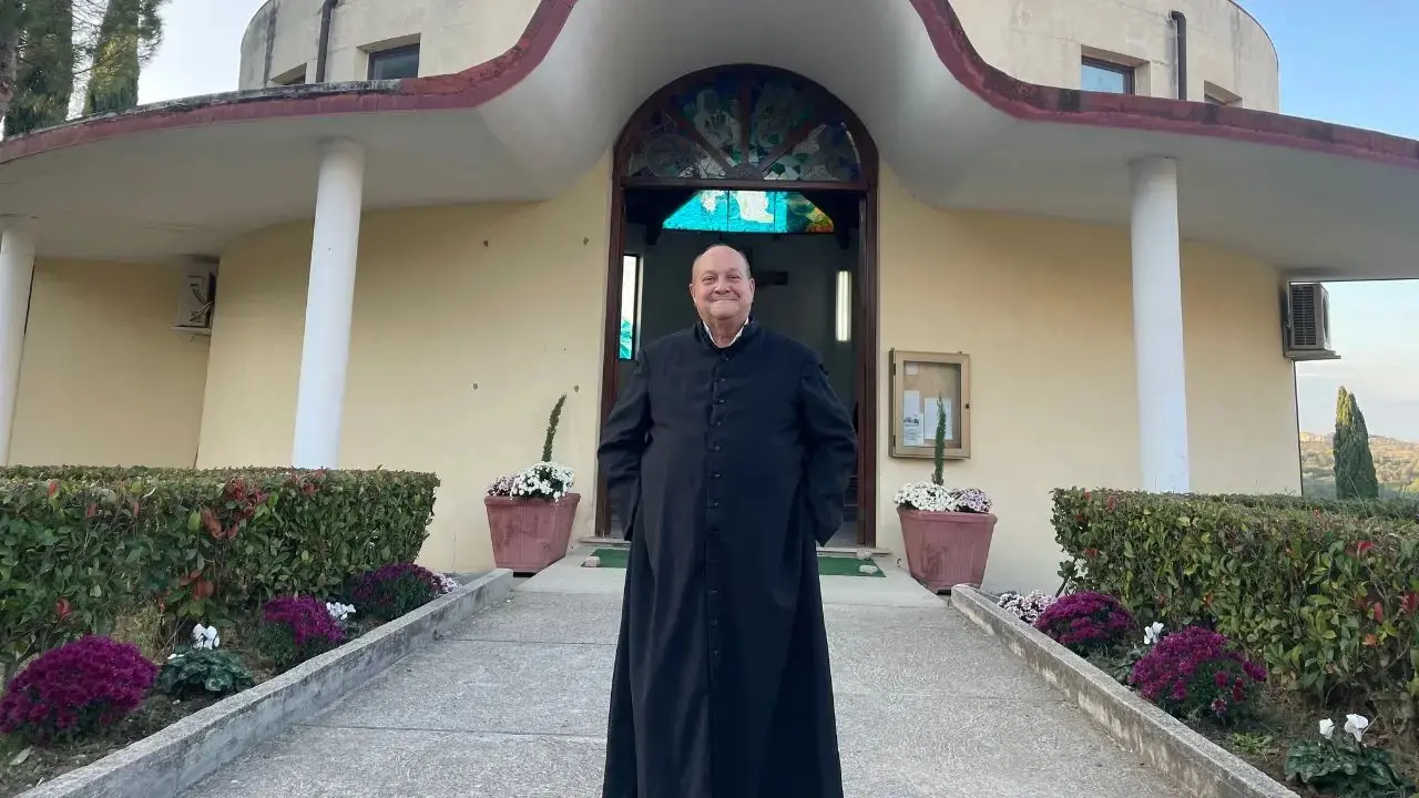 Si è spento Don Pierino, storico cappellano del cimitero di Cosenza