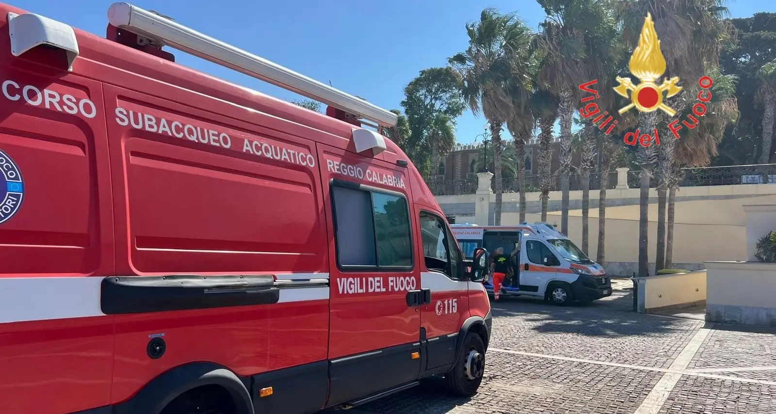 Sommozzatori dei Vigili del Fuoco salvano un uomo colto da un malore\u00A0in mare a Reggio Calabria\n