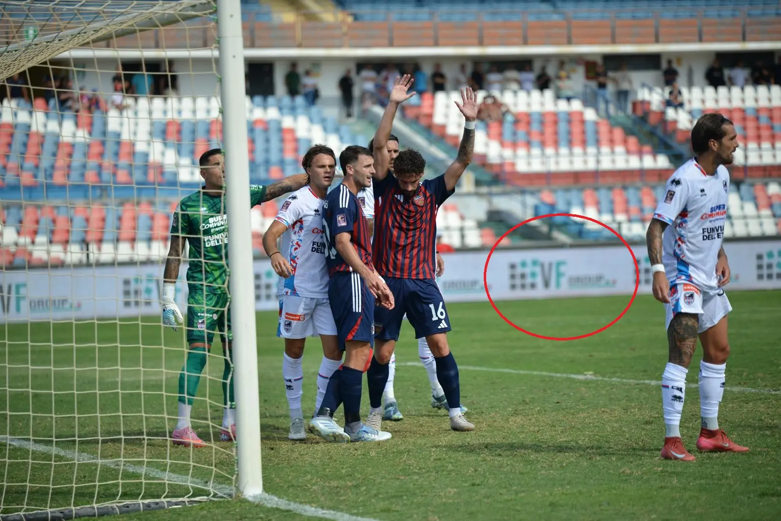 Cosenza Calcio, con Oliva trattative interrotte ma sbuca lo sponsor VF Group