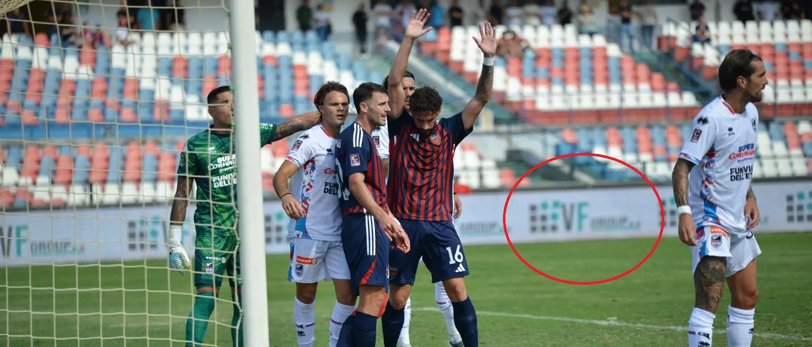 Cosenza Calcio, con Oliva trattative interrotte ma sbuca lo sponsor VF Group