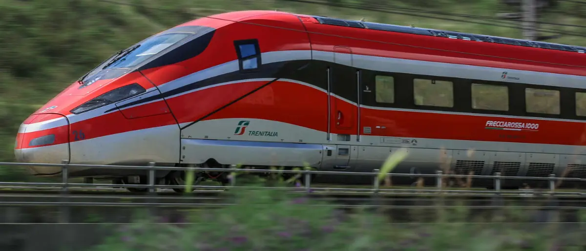 Treni, da oggi cambi di percorrenza e cancellazioni su diverse tratte. Il Codacons\u00A0chiede sconti per gli utenti\n