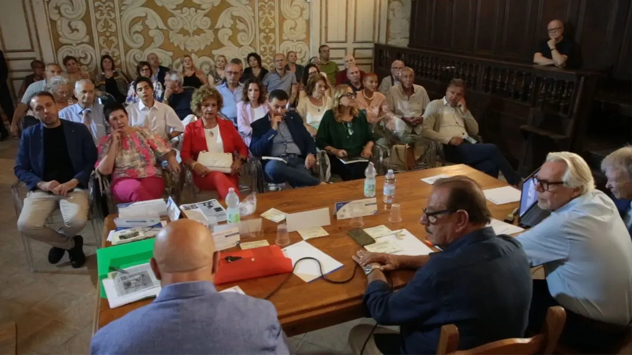 Tropea, presentato il libro con gli scritti inediti dell’archeologo Achille Solano sulle Grotte di Zungri