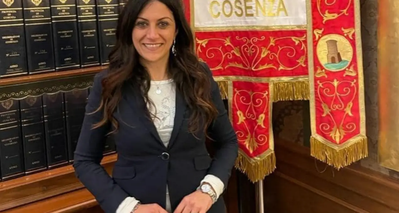 «Otto concorsi e promesse ai precari, così fanno campagna elettorale»: le accuse del centrosinistra alla Provincia di Cosenza\n
