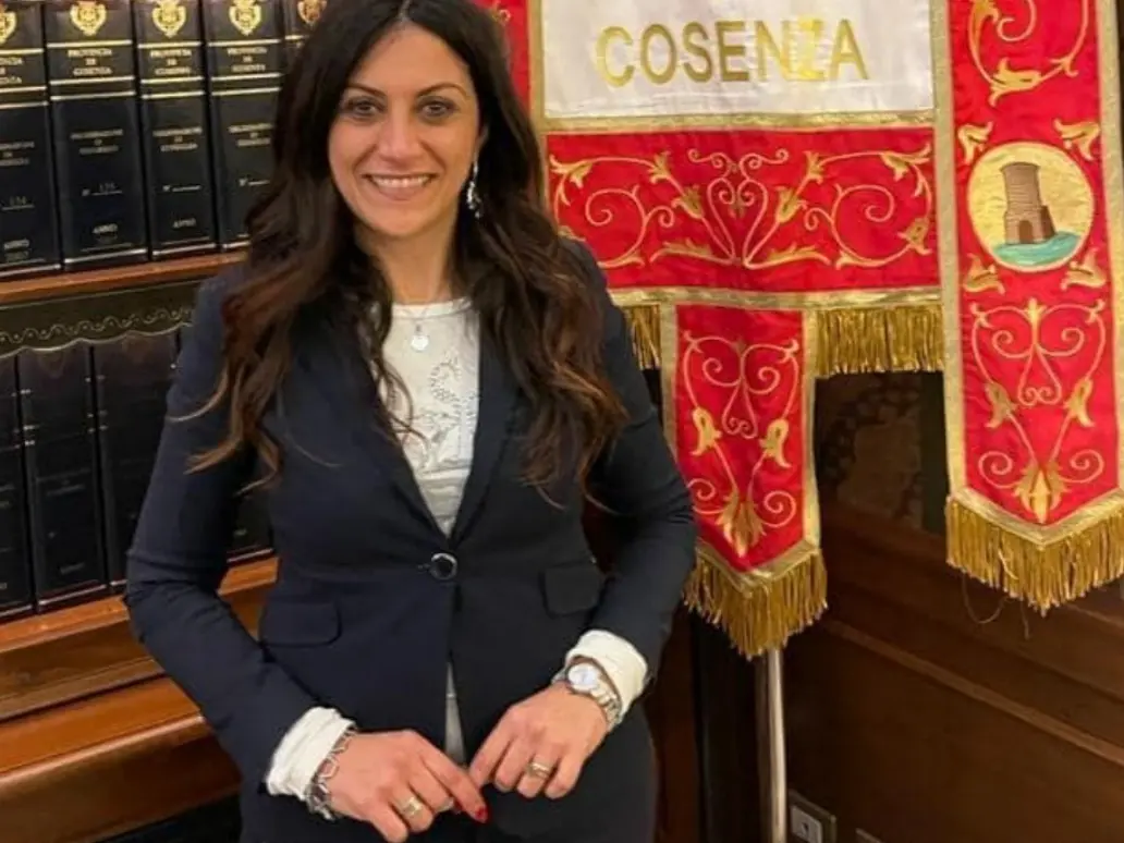 «Otto concorsi e promesse ai precari, così fanno campagna elettorale»: le accuse del centrosinistra alla Provincia di Cosenza