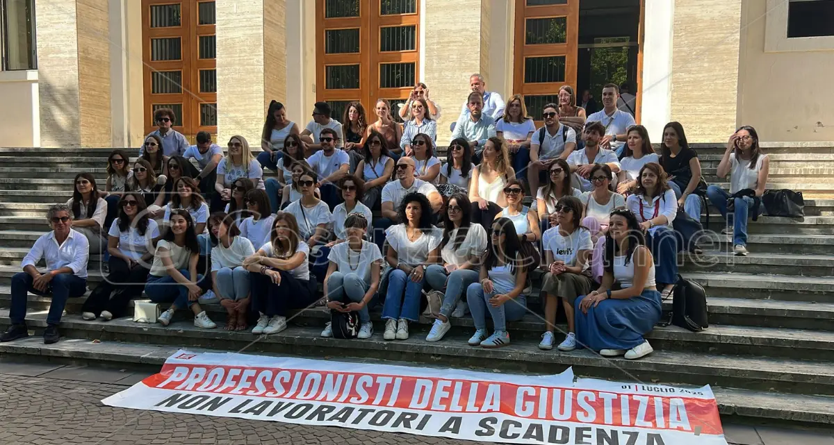 Sciopero dei precari della giustizia anche a Cosenza: «Il rischio è rallentare ancora la giustizia»