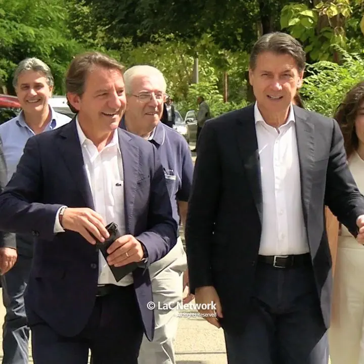 Conte e Tridico a Soriano: «Qui la destra ha smantellato\u00A0una sanità che funzionava. E l’ospedale di comunità ancora non si vede»\n