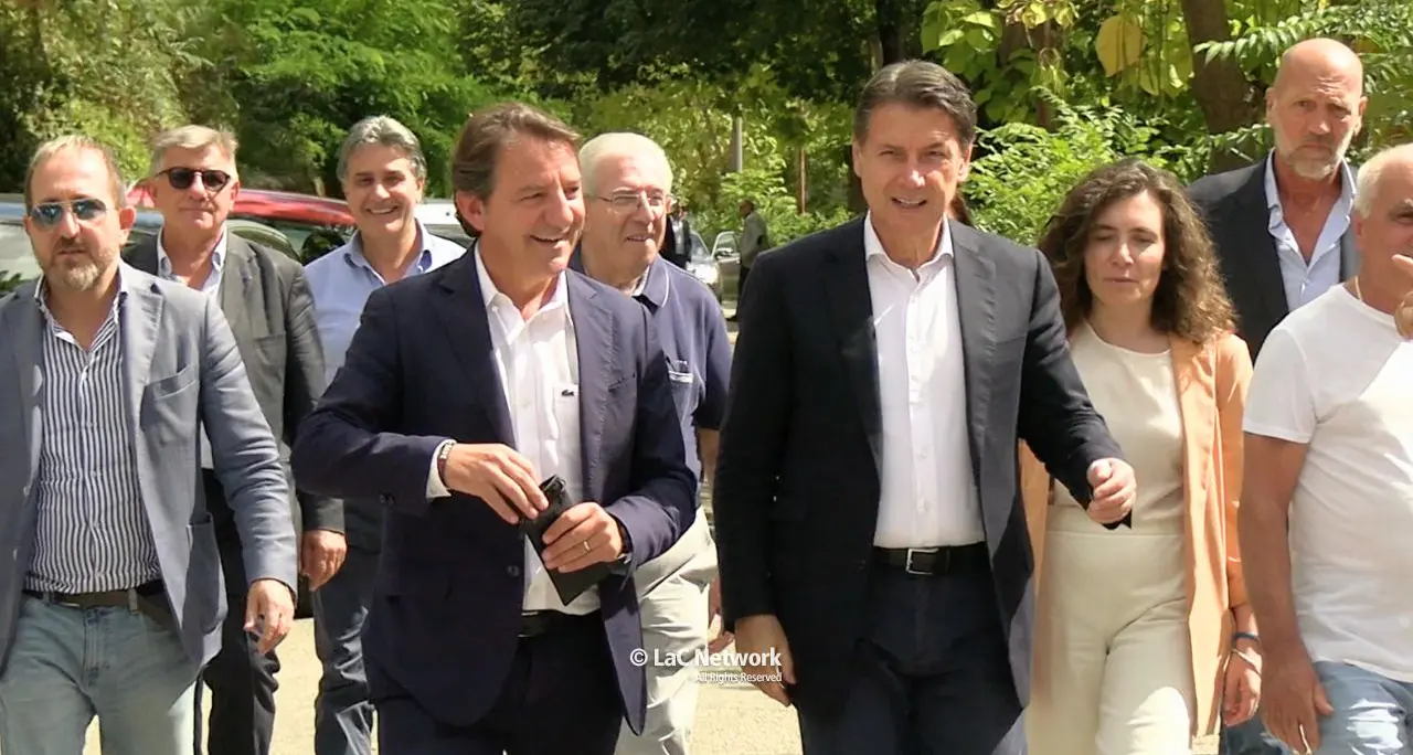 Conte e Tridico a Soriano: «Qui la destra ha smantellato\u00A0una sanità che funzionava. E l’ospedale di comunità ancora non si vede»\n