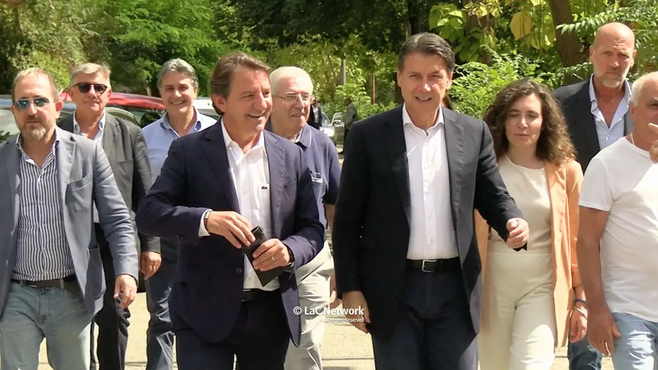 Conte e Tridico a Soriano: «Qui la destra ha smantellato\u00A0una sanità che funzionava. E l’ospedale di comunità ancora non si vede»\n