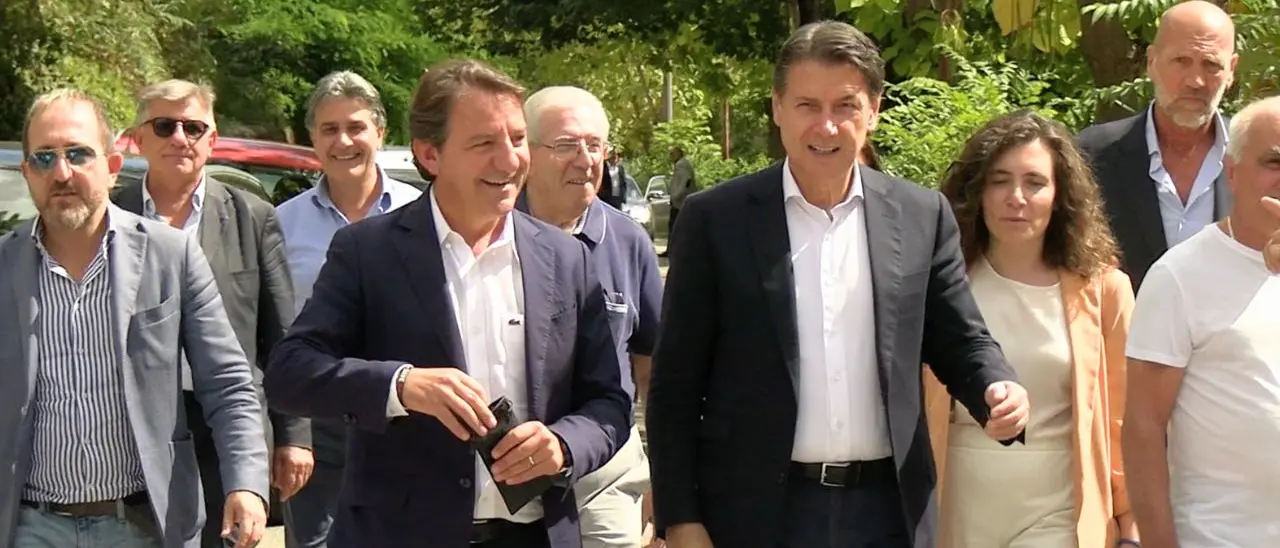 Conte e Tridico a Soriano: «Qui la destra ha smantellato\u00A0una sanità che funzionava. E l’ospedale di comunità ancora non si vede»\n