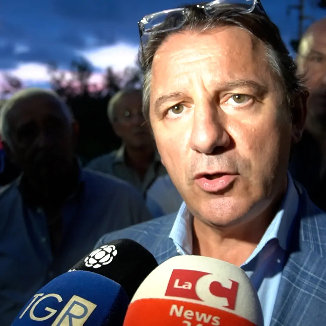 Regionali, Tridico visita l’ospedale di Praia: «Daremo risposte adeguate ai cittadini»
