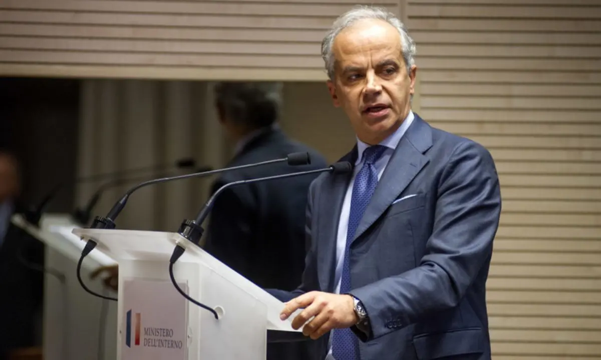 Ponte sullo Stretto, Piantedosi: «Opera di grande valore strategico. Tentativi criminali? Li fermeremo»\n