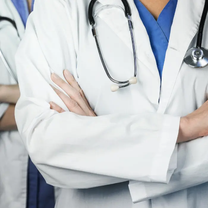 Sanità in panne nonostante i miliardi del Pnrr: spesi solo un terzo dei fondi, cantieri fermi e strutture incompiute. Calabria fanalino di coda\n