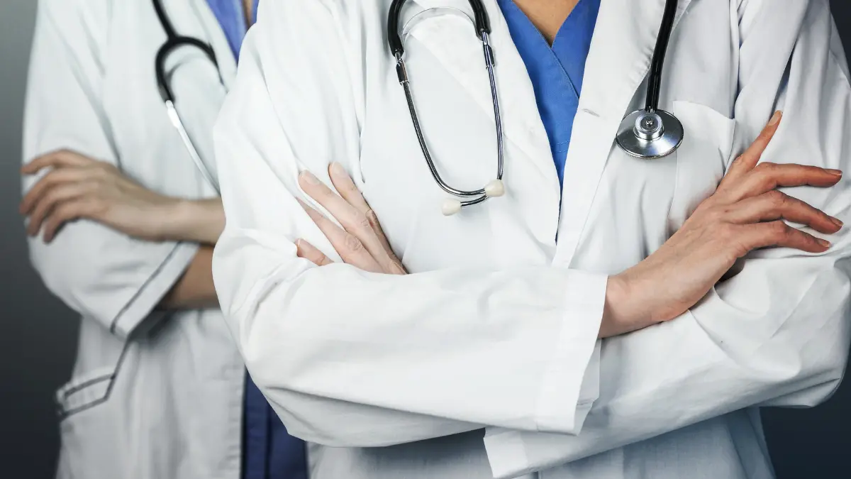 Sanità in panne nonostante i miliardi del Pnrr: spesi solo un terzo dei fondi, cantieri fermi e strutture incompiute. Calabria fanalino di coda\n