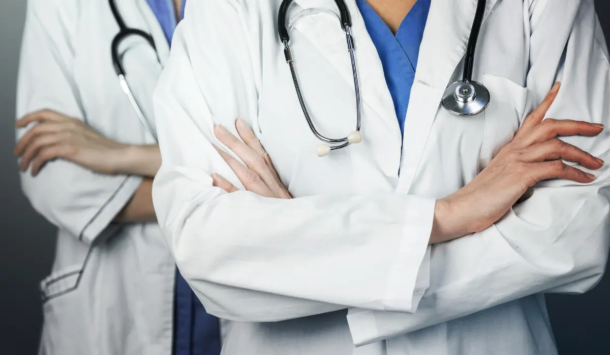 Sanità in panne nonostante i miliardi del Pnrr: spesi solo un terzo dei fondi, cantieri fermi e strutture incompiute. Calabria fanalino di coda\n