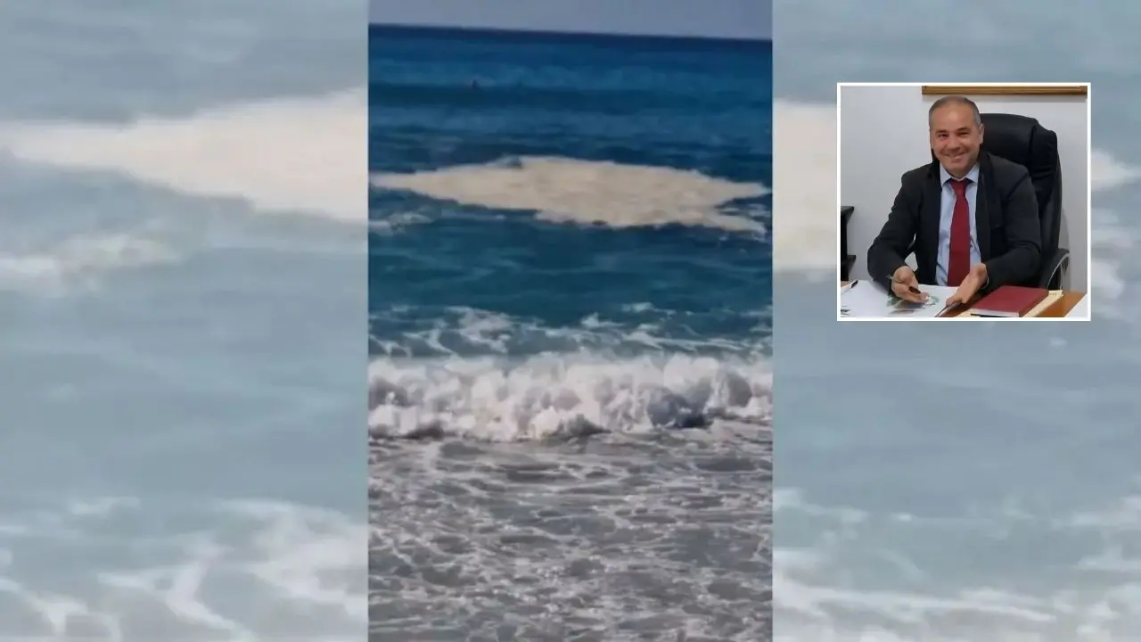 Mare sporco a Zambrone, il presidente del Consiglio comunale: «Tutto falso, qui è sempre bellissimo». La nostra replica\n
