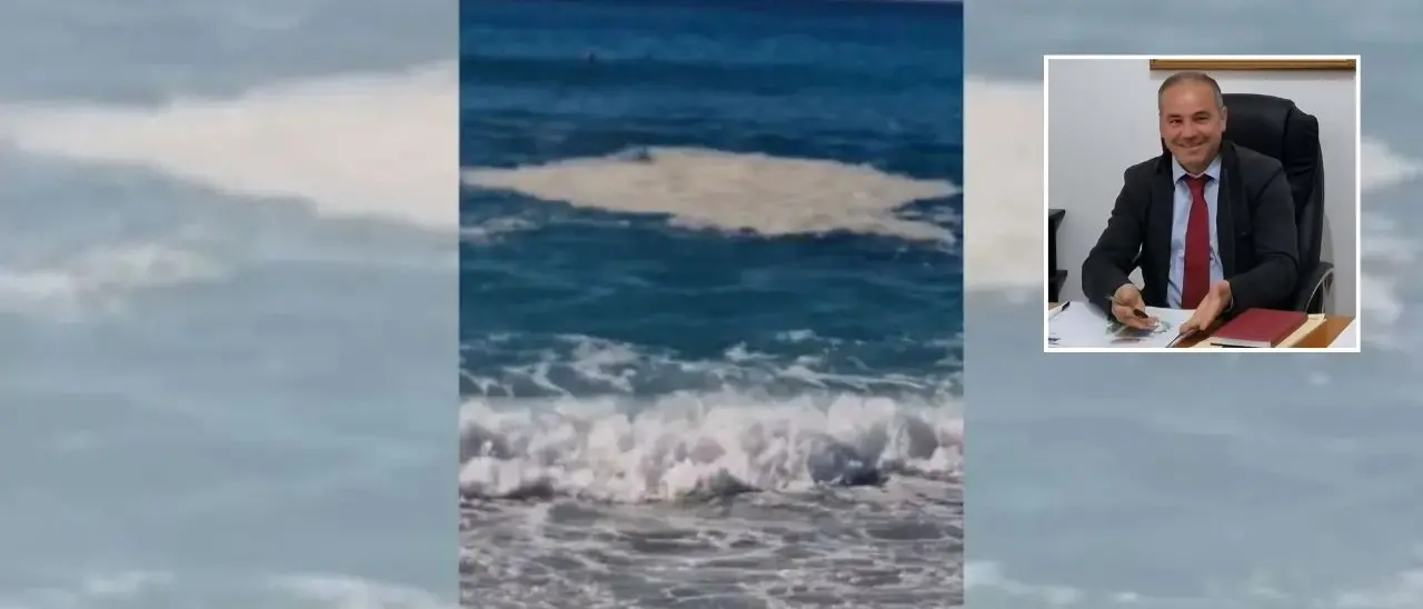 Mare sporco a Zambrone, il presidente del Consiglio comunale: «Tutto falso, qui è sempre bellissimo». La nostra replica\n