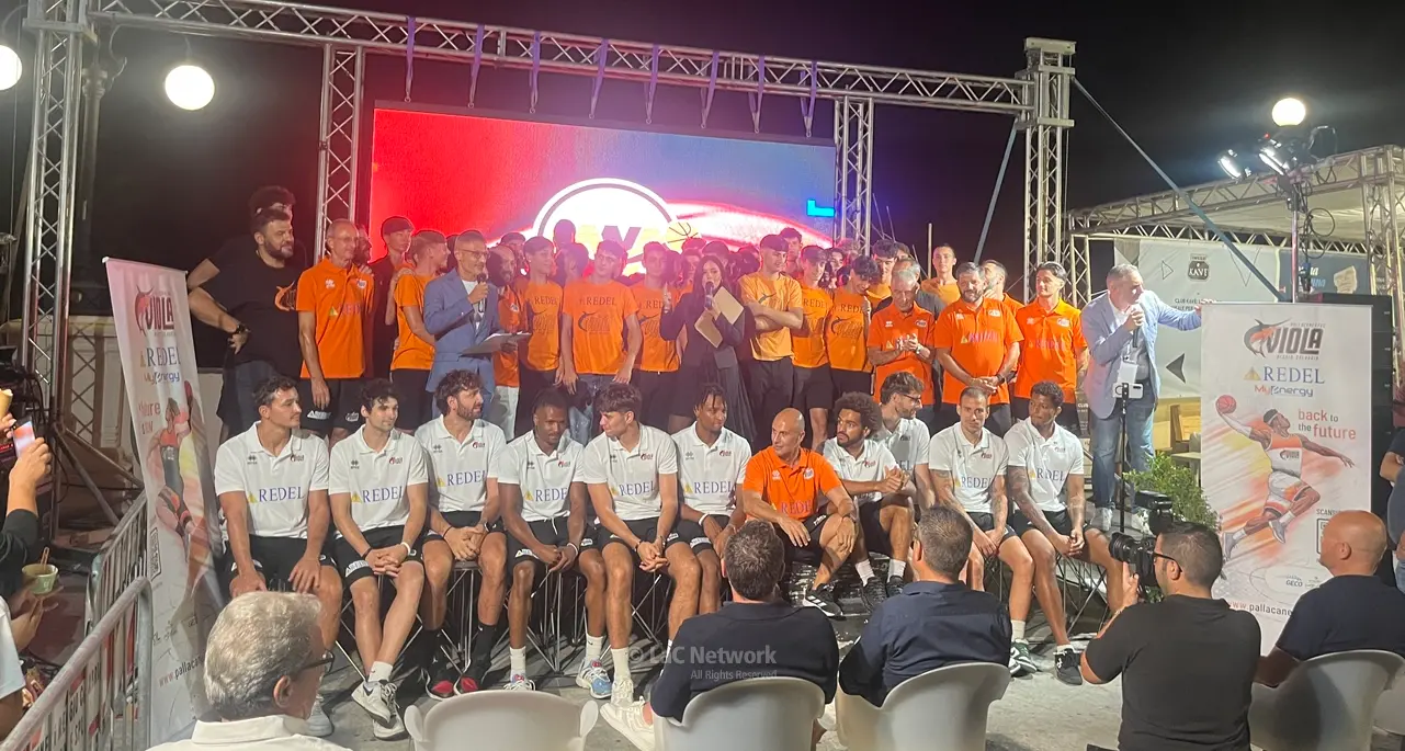 A Reggio la festa neroarancio e tanta voglia di vincere con\u00A0la Redel Pallacanestro Viola\u00A0\n