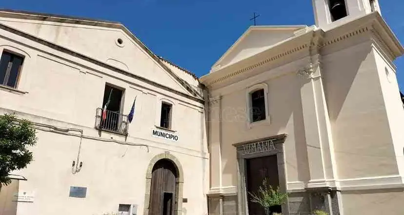 Nicotera, la “gita sociale” del Comune per gli anziani meno abbienti diventa un viaggio per parenti ed ex dipendenti\n