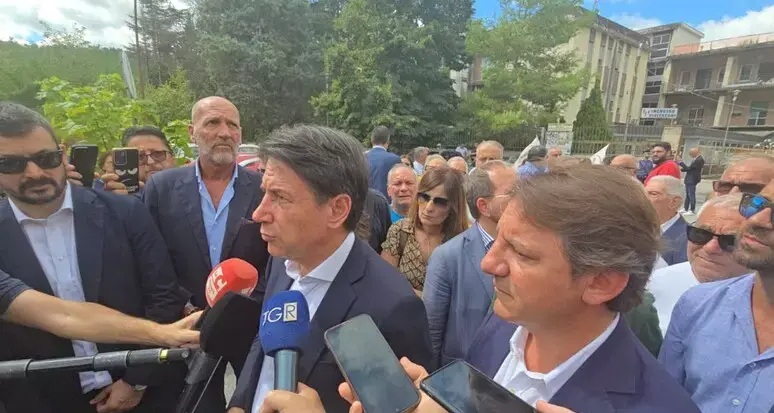 Regionali, Conte attacca Occhiuto: «Gesto di grande arroganza dimettersi per forzare le elezioni»\n