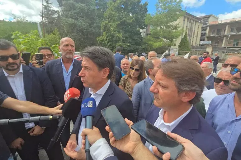 Regionali, Conte attacca Occhiuto: «Gesto di grande arroganza dimettersi per forzare le elezioni»\n