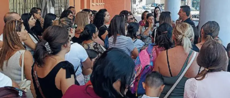 Corigliano Rossano, tensione a via Nizza: mancano le chiavi e la scuola resta chiusa