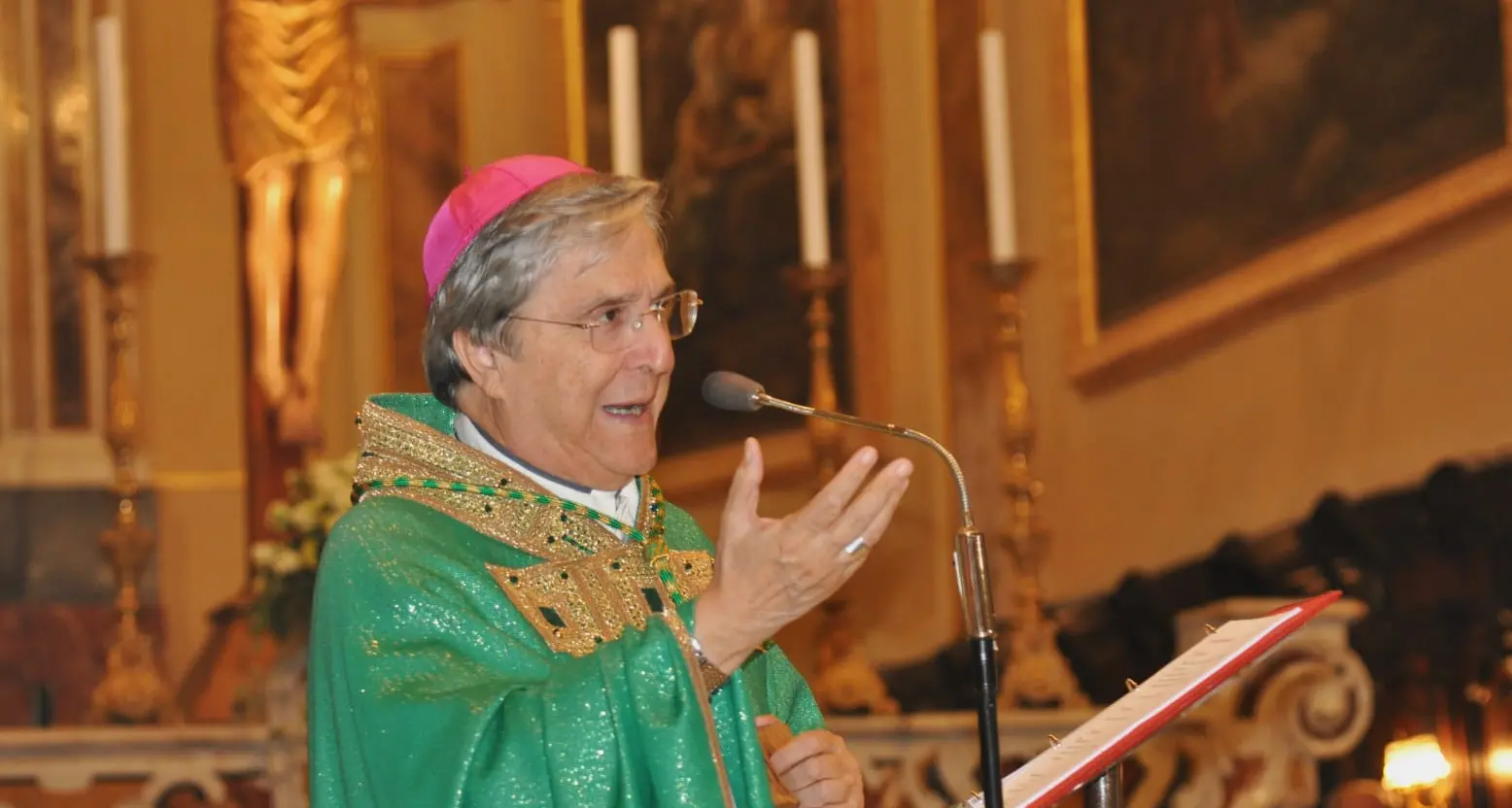 Premio Clarentia a monsignor Savino, il vescovo vicino ai più fragili: «Lo dedico a loro»\n